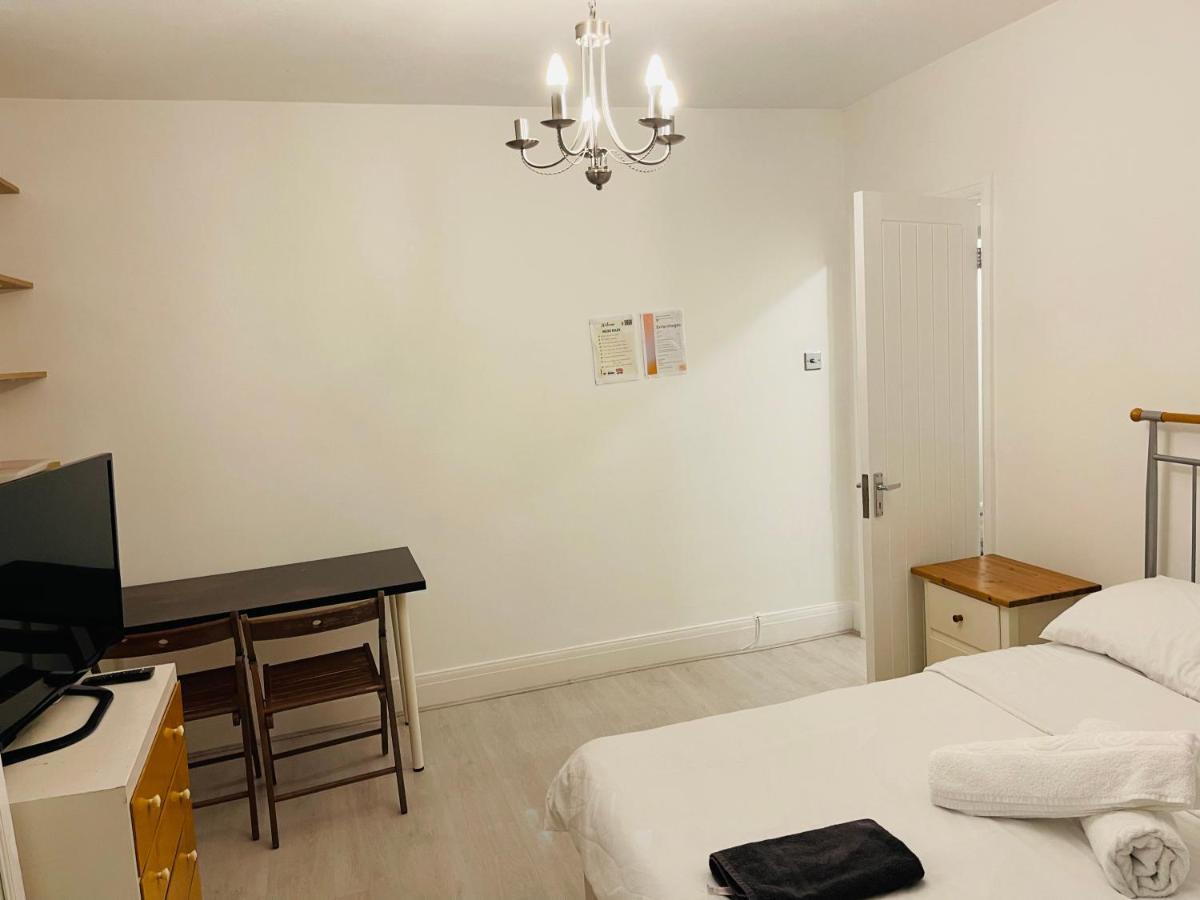 London Rooms With Free Parking 134 Edgware Exterior photo